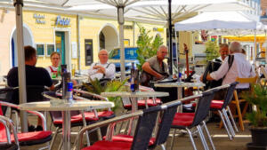 Small cafe with music but very few patrons this year