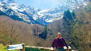 Mike hiked up, Jackie returned to town for crêpes.