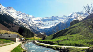 Hiking in the Pyrenees from Gavarnie, France