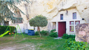 Great cliff home in La Vignole