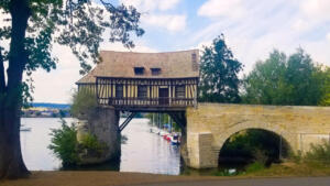 Cycling along the Seine, saw this unusual home