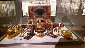 Travel set for an Empress 1810. Toiletries, dinner service for 2, sewing, writing and more