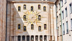 Interesting clock w 12 moving figures & Bells, Brussels