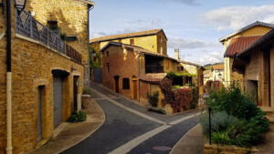 Oingt: Land of Golden Stones